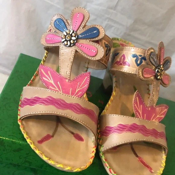 Tropical floral motif leather sandals, size 7 TTS vibrant & comfortable - Picture 9 of 9